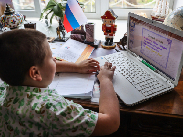 Как обустроить рабочее место школьника перед 1 сентября: опыт родителей не всегда полезен