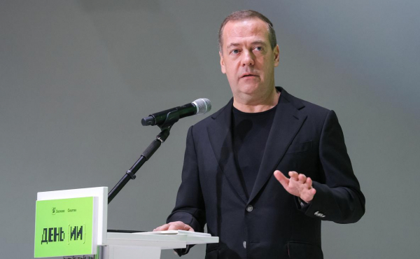 Медведев усомнился в заявлениях Трампа о ядерных субмаринах США
Медведев усомнился в заявлениях Трампа о ядерных субмаринах США