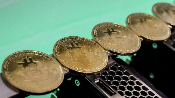 Эксперт Гиря: инвестпродукты на цифровые валюты и майнинг интересны профессионалам