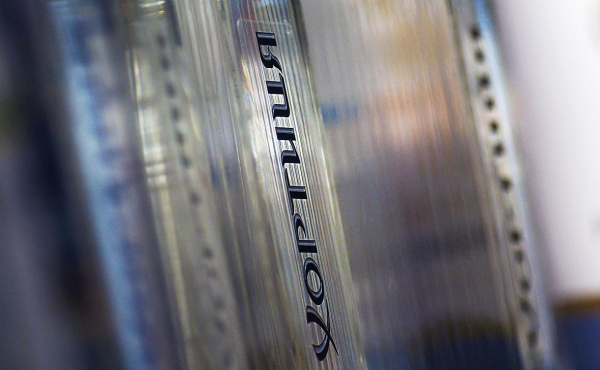 Суд арестовал десятки связанных c владельцем «Хортицы» товарных знаков
                 
                    Суд арестовал десятки связанных c владельцем «Хортицы» товарных знаков