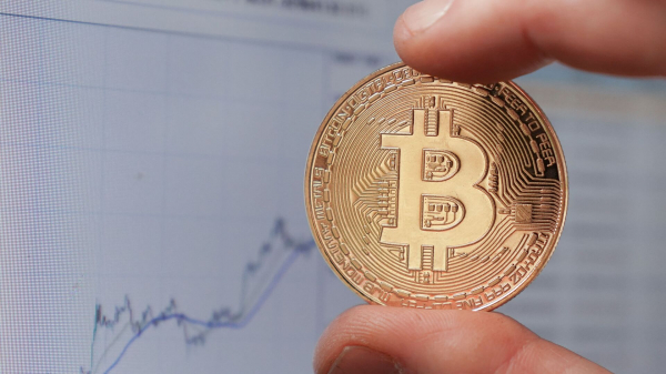 Стоимость биткоина впервые поднялась выше 125 тысяч долларов