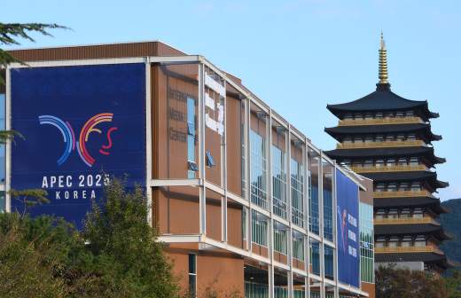 Си Цзиньпин заявил о готовности Китая и стран АТЭС поддерживать свободную торговлю
         
                    Си Цзиньпин заявил о готовности Китая и стран АТЭС поддерживать свободную торговлю