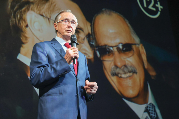 Бурляев рассказал о дружбе с Михалковым Бурляев рассказал о дружбе с Михалковым