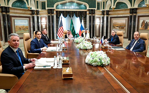 FT узнала, что поразило США в переговорах Лаврова и Рубио
                 
                    FT узнала, что поразило США в переговорах Лаврова и Рубио