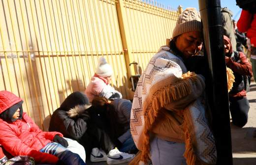 
                    Трамп сократит программу приема беженцев с исключением для африканеров

        