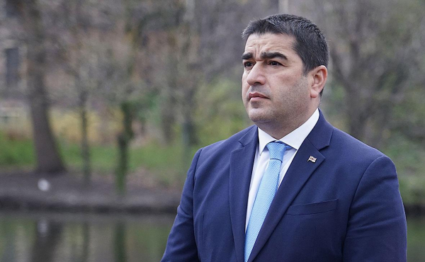 В Тбилиси начались массовые протесты на фоне выборов
                 
                    В Тбилиси начались массовые протесты на фоне выборов