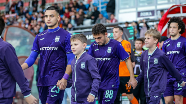 Матч Первой лиги «Сокол» — «Уфа» перенесен на час в связи с поздним прибытием в Саратов команды гостей Матч Первой лиги «Сокол» — «Уфа» перенесен на час в связи с поздним прибытием в Саратов команды гостей