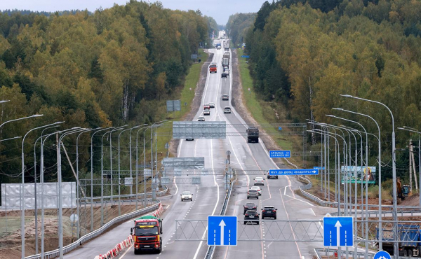 Аудиторы выявили 600 км автодорог, поврежденных при строительстве М12
                 
                    Аудиторы выявили 600 км автодорог, поврежденных при строительстве М12