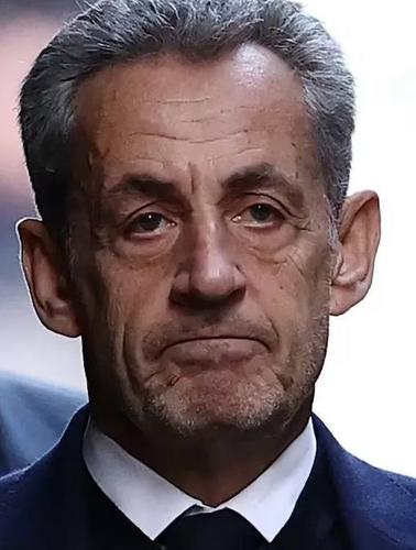 Бывший президент Франции Николя Саркози получил тёплый приём в тюрьме Ла-Сантé Бывший президент Франции Николя Саркози получил тёплый приём в тюрьме Ла-Сантé