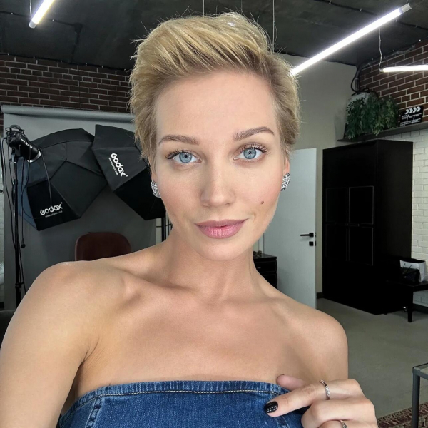 Асмус — про тяжелую жизнь после скандала со «Склифом»: «Мое тело синее, с ушибами, порезами» Асмус — про тяжелую жизнь после скандала со «Склифом»: «Мое тело синее, с ушибами, порезами»