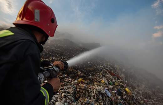 
                    Площадь возгорания на полигоне ТБО во Владивостоке составила 2,5 тыс. кв. м

        