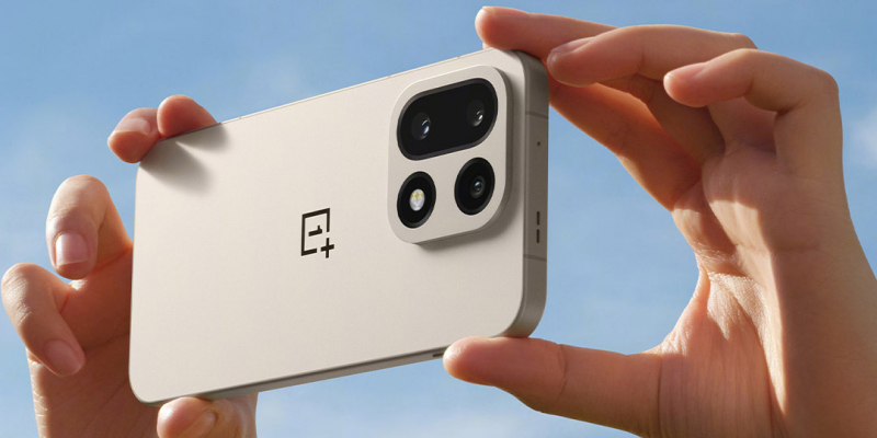 Представлен флагман OnePlus 15 с батарейкой 7 300 мА·ч — и его упрощённая версия OnePlus Ace 6