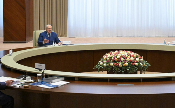 Лукашенко счел работоспособным мирный план США, хотя он создан «в спешке»
Лукашенко счел работоспособным мирный план США, хотя он создан «в спешке»