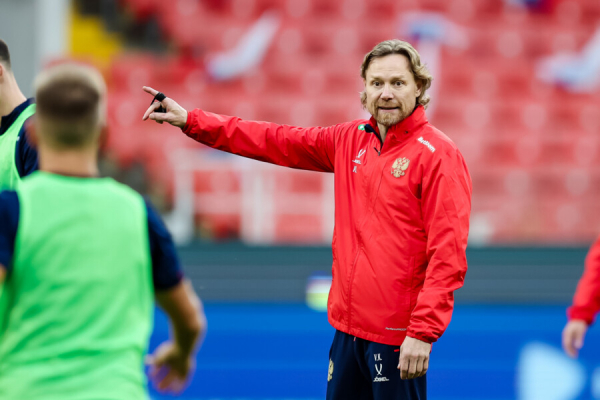 Карпин не справился и бросил «Динамо». Поступок тренера вызывает уважение Карпин не справился и бросил «Динамо». Поступок тренера вызывает уважение