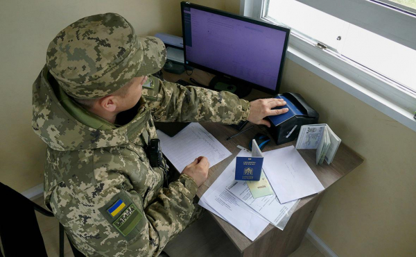 На Украине перестали пропускать через границу из-за сбоя
На Украине перестали пропускать через границу из-за сбоя