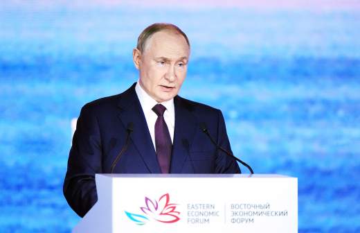 
                    Россия и Китай по итогам встречи Мишустина и Ли Цяна подписали 15 документов

        