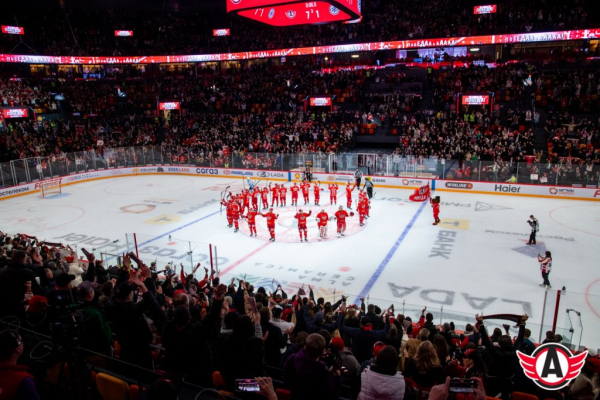 «Автомобилист» разгромил «Сибирь» на домашней арене