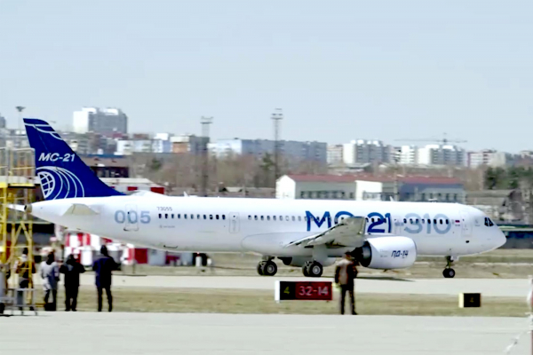 Экзамен выдержал. Второй МС-21 с российскими системами начал летные сертификационные испытания Экзамен выдержал. Второй МС-21 с российскими системами начал летные сертификационные испытания