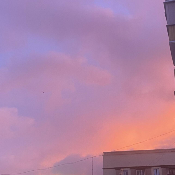 Синоптик Тишковец объяснил розовый рассвет в Москве: &laquo;Зловещий окрас&raquo; 