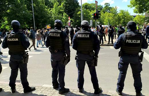 
                    Трамп заявил об уверенности в отсутствии стремления РФ к атакам на Прибалтику

        