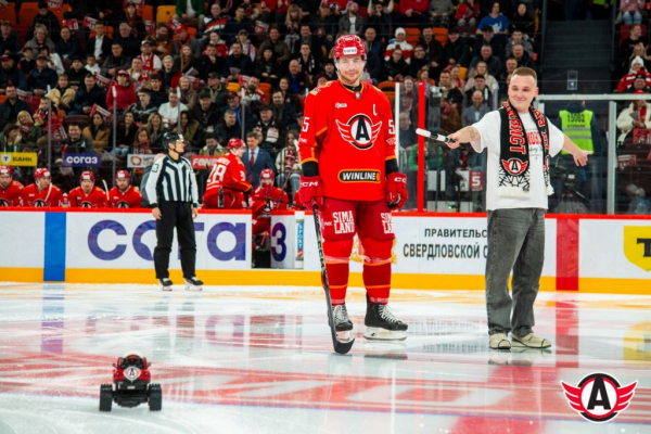 «Автомобилист» разгромил «Сибирь» на домашней арене