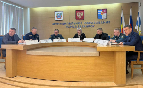 
                    В Таганроге ввели режим ЧС после атаки дронов
                