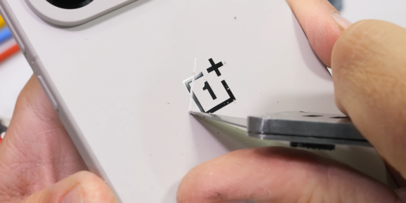 Испарительная камера рвётся голыми руками: OnePlus 15 проверили на прочность