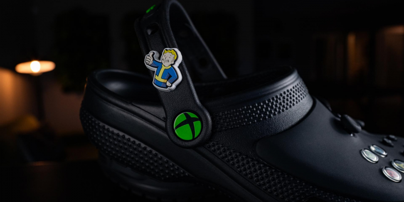 Microsoft представила кроксы в стиле Xbox &mdash; с подвесками Halo и Fallout