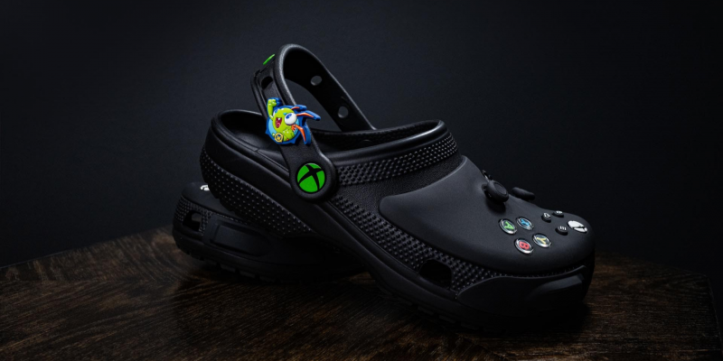 Microsoft представила кроксы в стиле Xbox &mdash; с подвесками Halo и Fallout