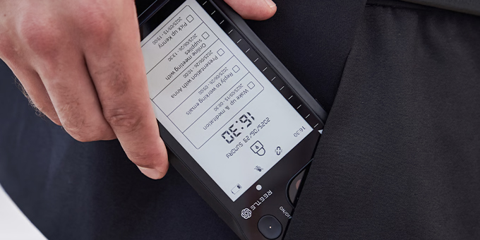 Представлен SmartInk I — чехол для iPhone с экраном E‑Ink и функцией записи речи