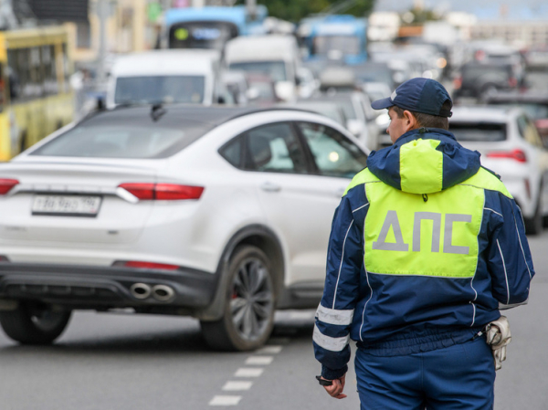 Столичные инспекторы пресекли попытку скрыться на поддельных правах