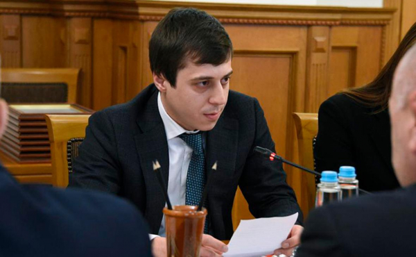 
                    Нижегородских чиновников наградят за сообщения о попытке дать взятку
                