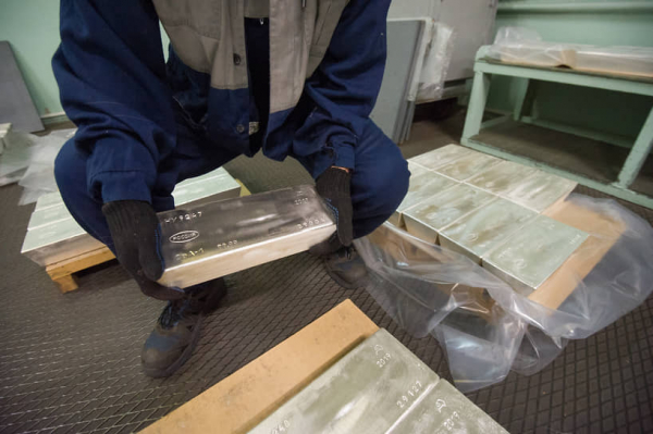 Серебро погналось за золотом
Серебро погналось за золотом